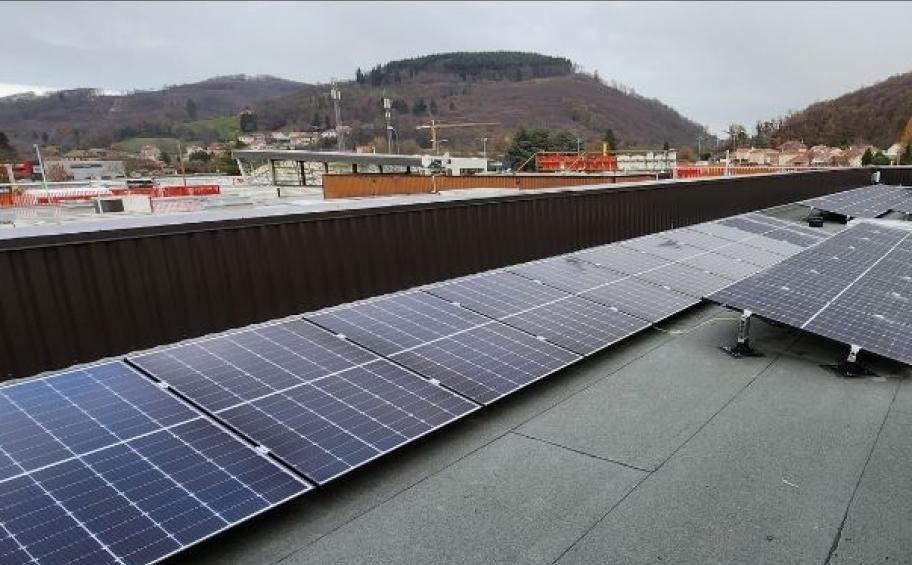 Eiffage Énergie Systèmes équipe l’Intermarché d’Apprieu (38) de 198 panneaux solaires photovoltaïques pour son autoconsommation
